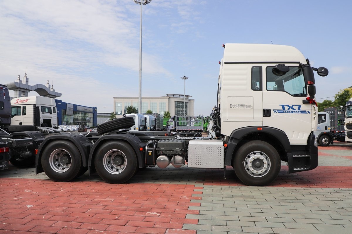 Camion-tracteur Sinotruk HOWO TX 400 à vendre en Tanzanie