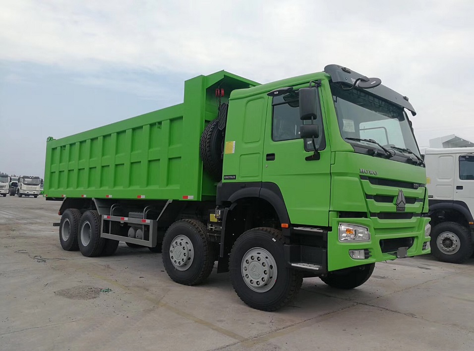 Camion-benne HOWO 371HP 8X4 à vendre au Zimbabwe